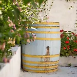 Plessas Studios شقة